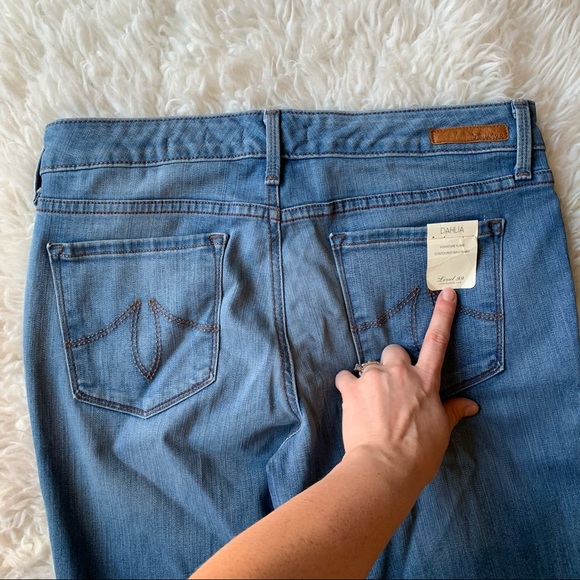 Level 99 Dahliah Flare Jeans NWT - Picture 3 of 8